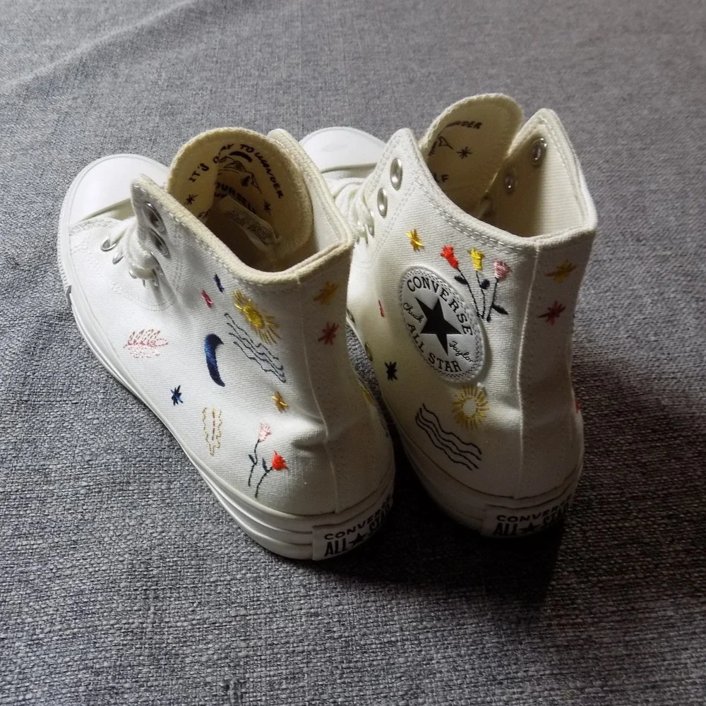 Converse Chuck Taylor High Top Womens 8.5 White Good Embroidered Celestial